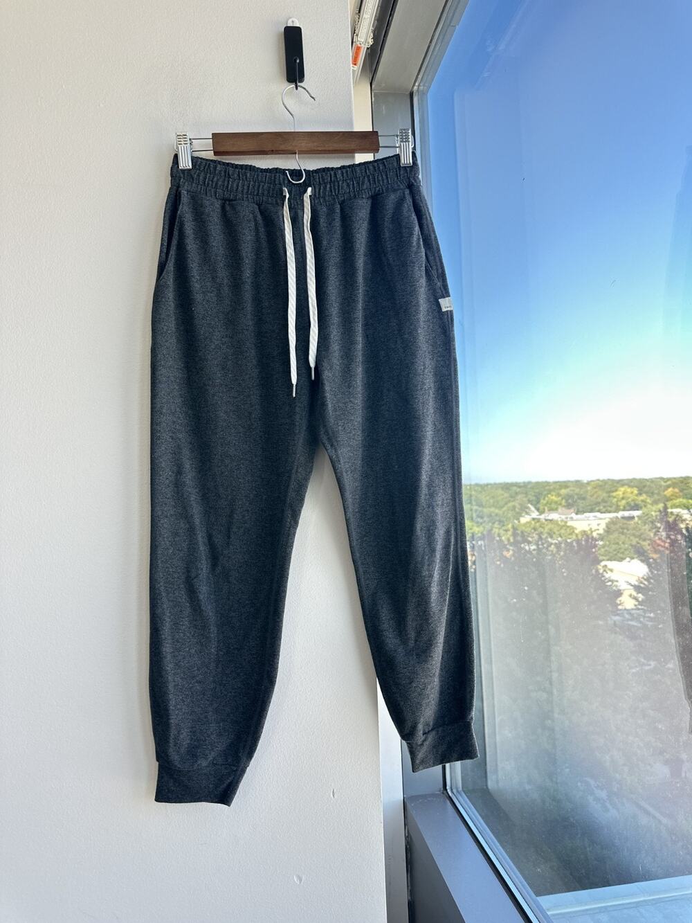 Vuori Women's Performance Joggers Charcoal Gray Heather Sz XS